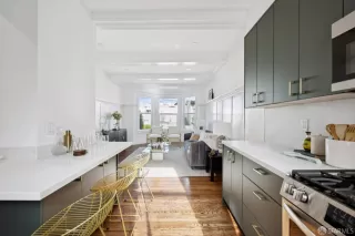 Photo #1: 425090839 Listing 