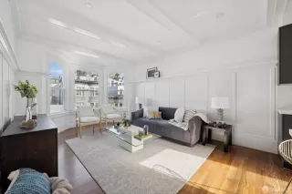 Photo #2: 425090839 Listing 