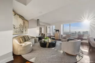 Photo #6: 425091049 Listing