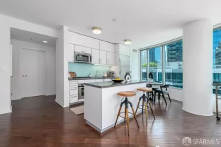 Photo #4: 425091175 Listing