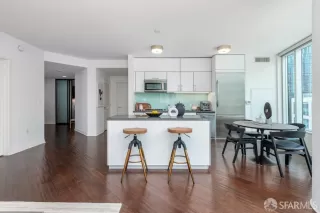 Photo #5: 425091175 Listing