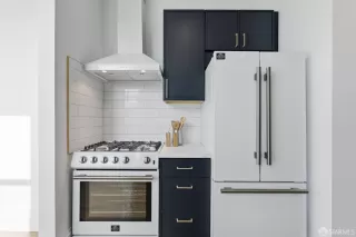 Photo #4: 425091387 Listing 