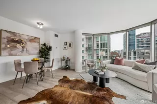 Photo #3: 425091395 Listing