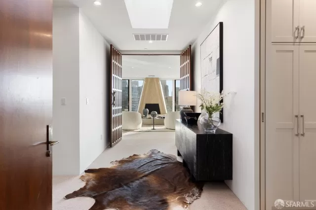 MLS: 425091773 Condo For Sale