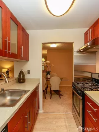 Photo #4: 425091820 Listing