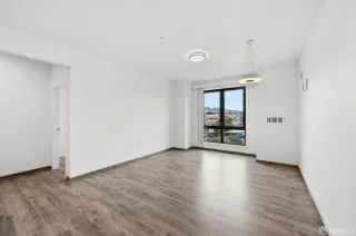 Photo #6: 425091853 Listing