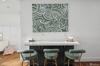 Photo #5: 425092347 Listing