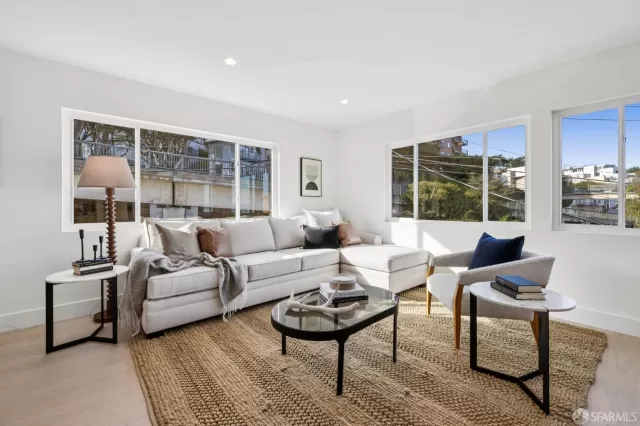 MLS: 425092551 Condo For Sale