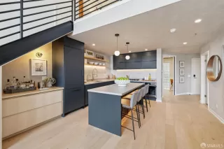 Photo #5: 425092602 Listing