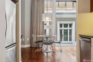 Photo #5: 425092891 Listing