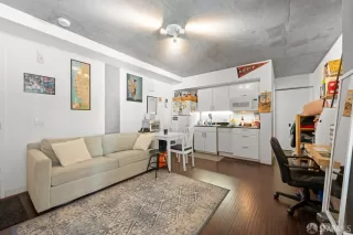 Photo #3: 425092925 Listing 