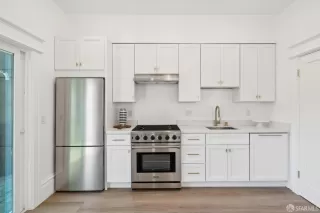 Photo #6: 425093097 Listing