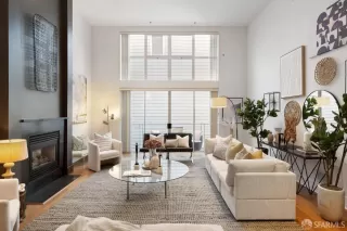 Photo #4: 425093289 Listing