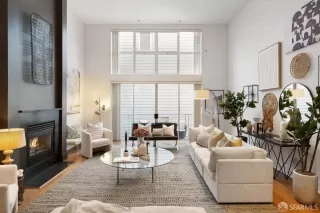 Photo #5: 425093289 Listing