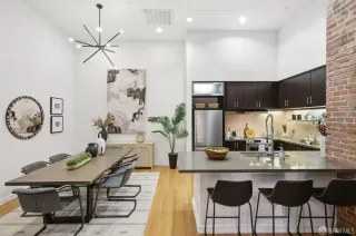 Photo #5: 425093334 Listing