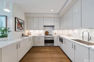 Photo #2: 426093771 Listing