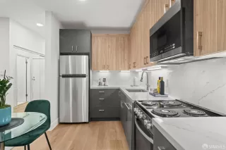 Photo #5: 426094859 Listing