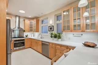 Photo #6: 426095108 Listing 