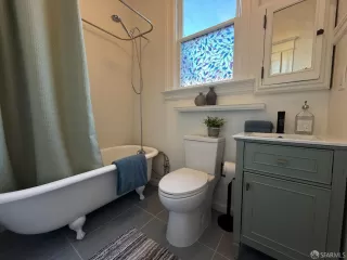 Photo #6: 426095154 Listing