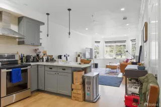 Photo #6: 426095340 Listing