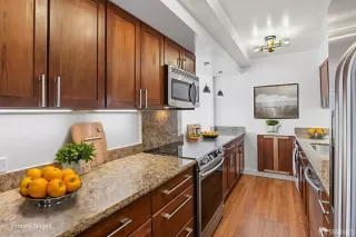 Photo #4: 426096324 Listing 