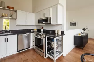 Photo #6: 426096563 Listing