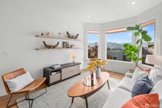 Photo #4: 426096591 Listing