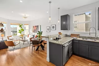 Photo #6: 426096591 Listing