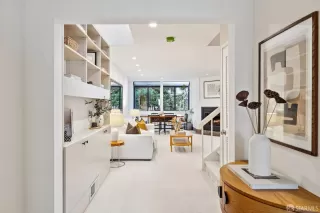 Photo #2: 426096642 Listing