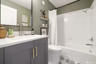 Photo #6: 426096642 Listing