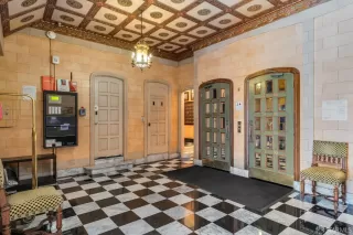 Photo #2: 426097094 Listing 