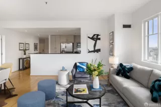 Photo #4: 426097526 Listing