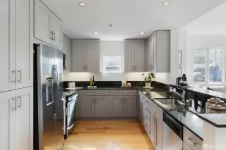 Photo #6: 426097526 Listing