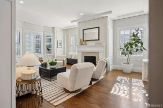 Photo #2: 426097557 Listing