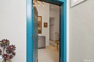 Photo #6: 426097627 Listing