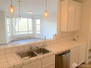 Photo #5: 426097731 Listing