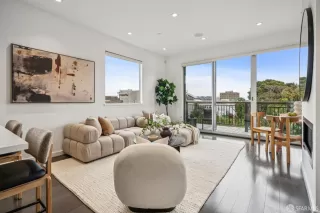 Photo #2: 426098098 Listing