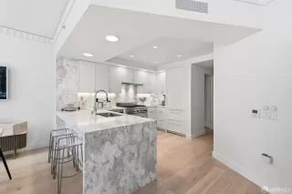 Photo #5: 426098170 Listing