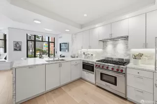 Photo #6: 426098170 Listing