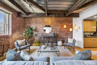 Photo #2: 426098390 Listing