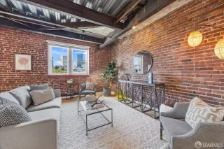 Photo #4: 426098390 Listing