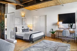 Photo #5: 426098390 Listing