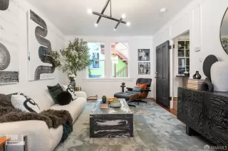 Photo #2: 426099154 Listing