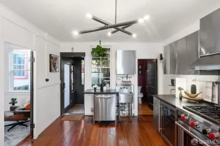 Photo #6: 426099154 Listing