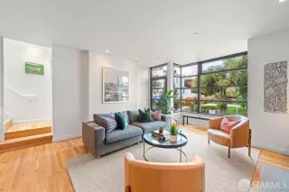 Photo #4: 426099434 Listing