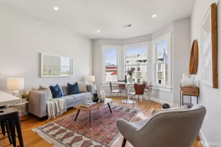 Photo #2: 426099914 Listing