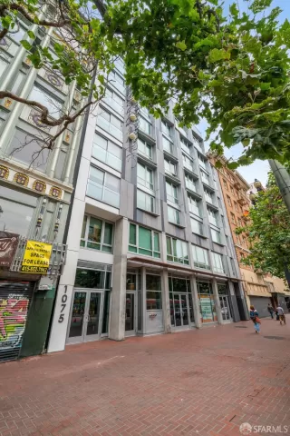 Photo #4: 426100083 Listing