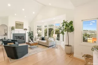 Photo #2: 426100613 Listing