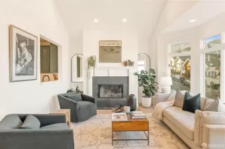 Photo #4: 426100613 Listing