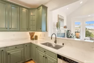 Photo #6: 426100613 Listing